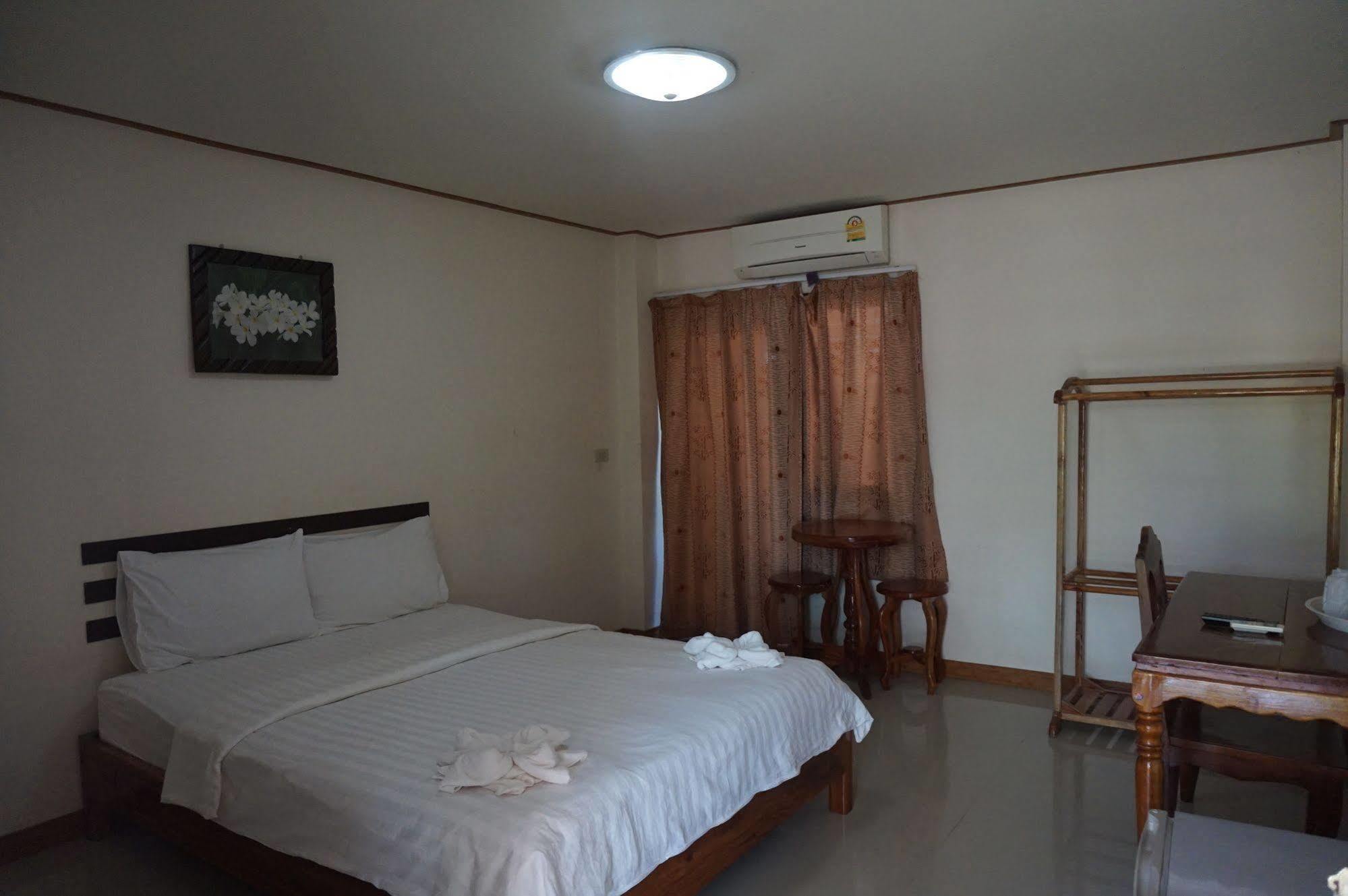 Hotel Gongaew Mansion à Ubon Ratchathani Extérieur photo