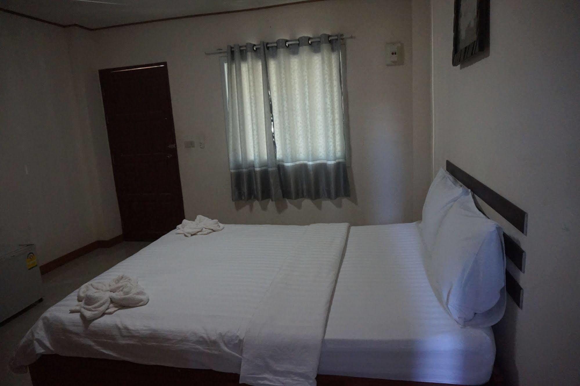 Hotel Gongaew Mansion à Ubon Ratchathani Extérieur photo